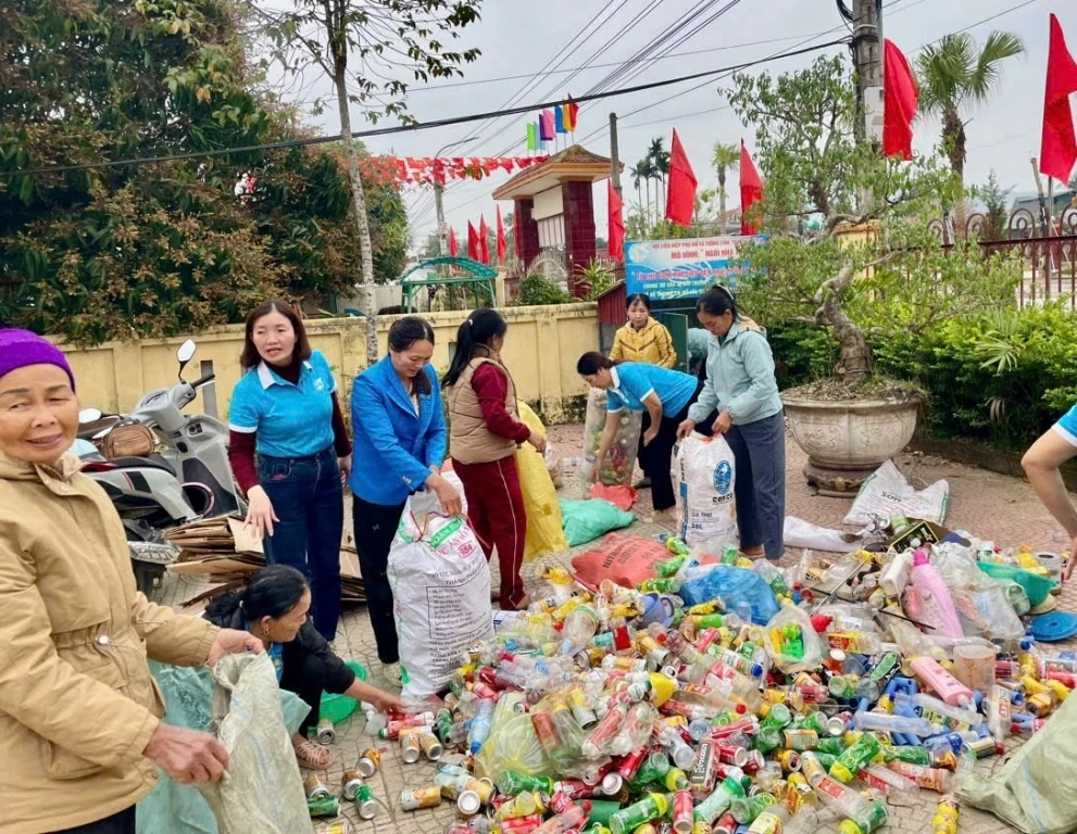 Gần 6 tỷ đồng tặng quà, mô hình sinh kế cho hội viên, phụ nữ