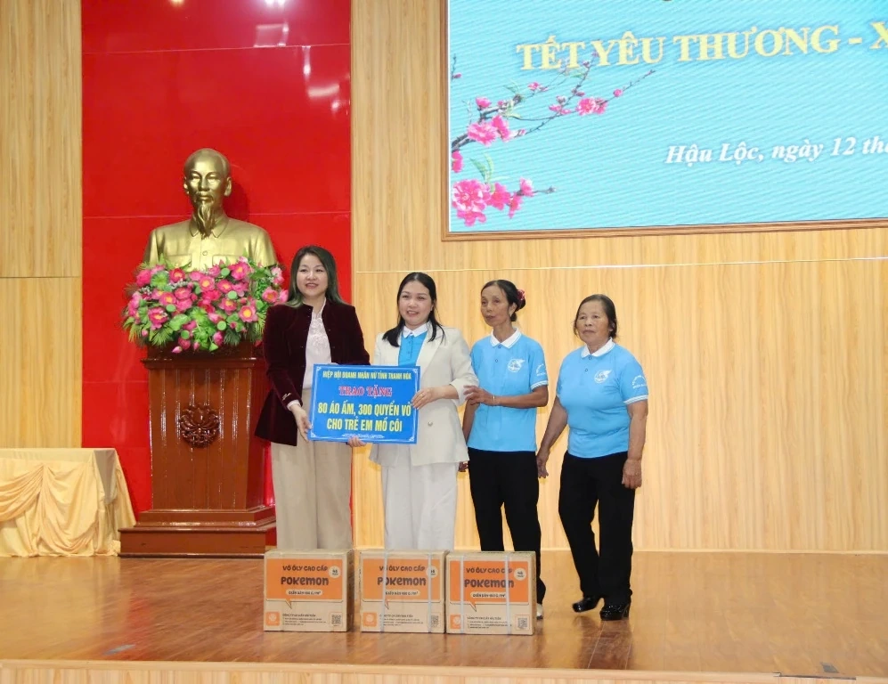Hội LHPN tỉnh và các đơn vị đồng hành tặng quà Tết cho hội viên, trẻ mồ côi khó khăn