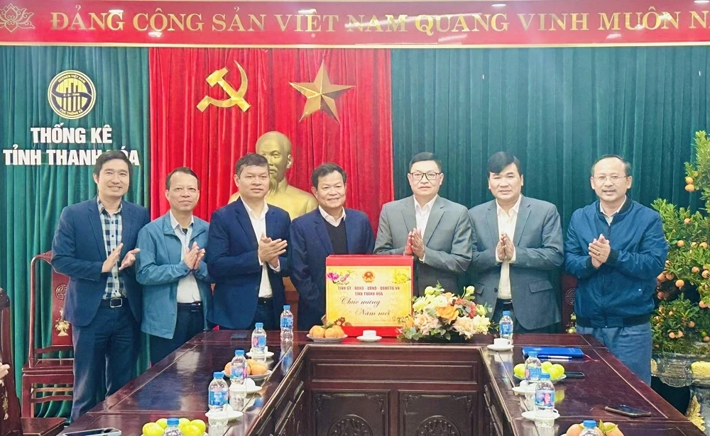 Phó Chủ tịch HĐND tỉnh Nguyễn Quang Hải thăm, chúc Tết một số đơn vị ngành tài chính - ngân hàng