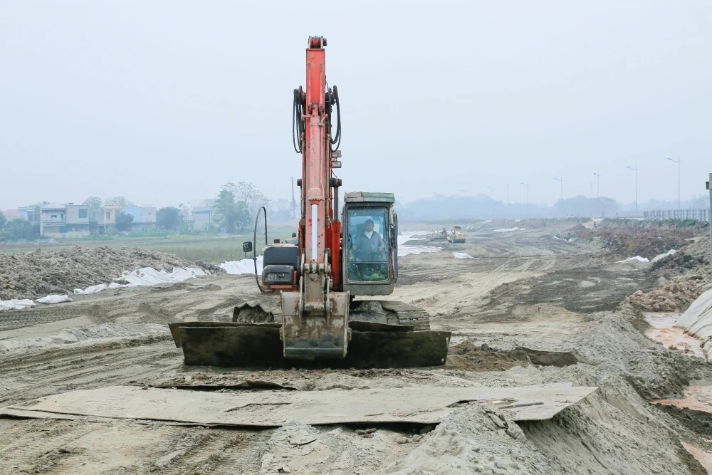 Nhộn nhịp trên công trường những ngày giáp Tết