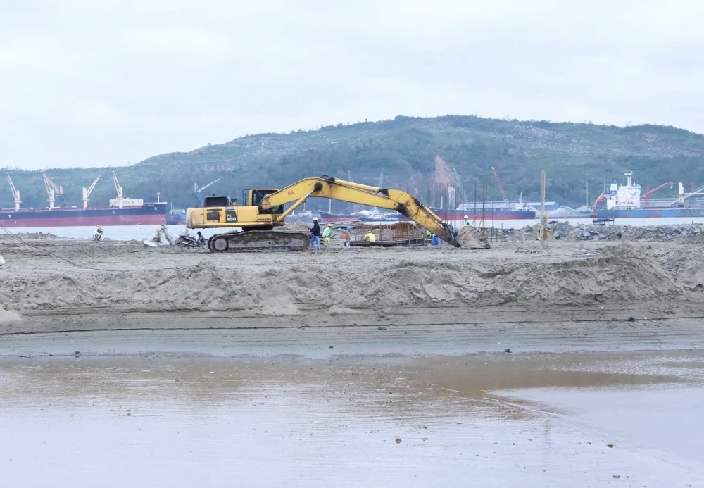 Nhộn nhịp trên công trường những ngày giáp Tết