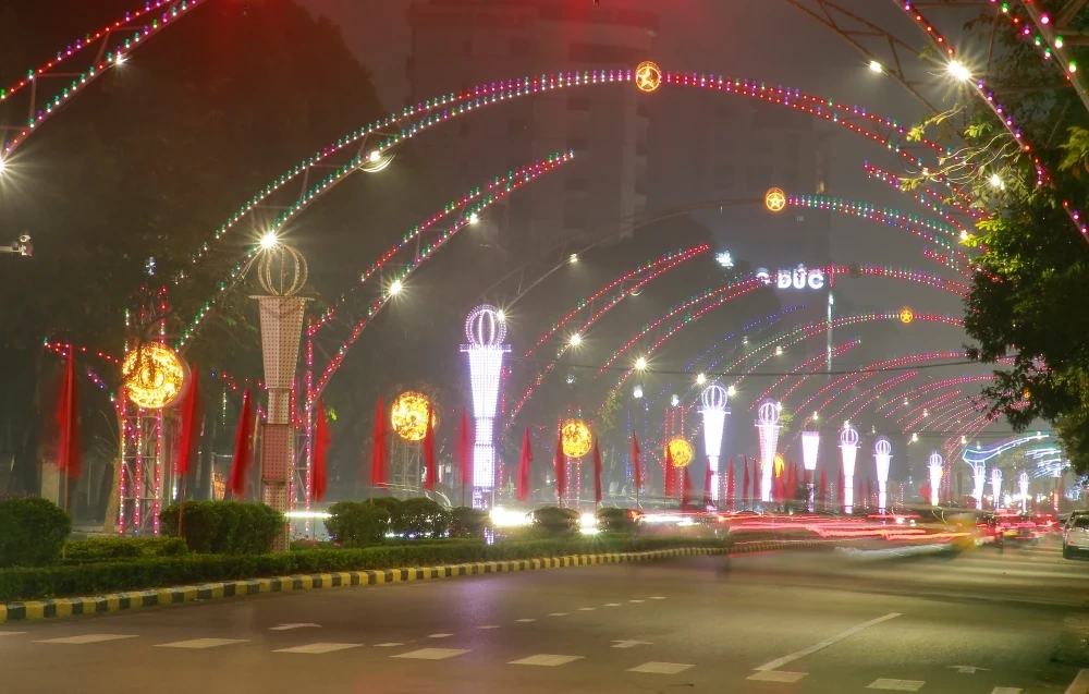 Phố phường lung linh đón Tết Nguyên đán Bính Ngọ 2026