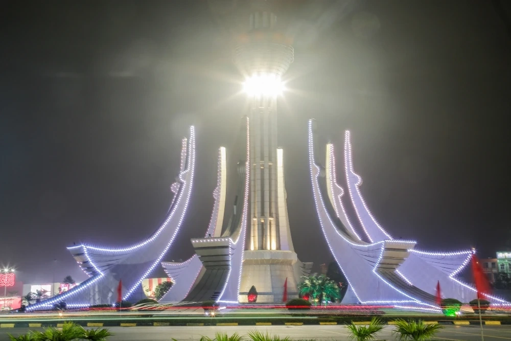 Phố phường lung linh đón Tết Nguyên đán Bính Ngọ 2026