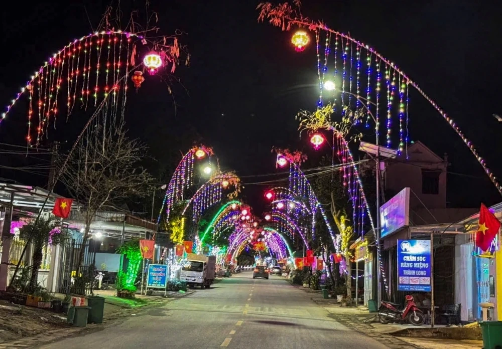 Phố phường lung linh đón Tết Nguyên đán Bính Ngọ 2026