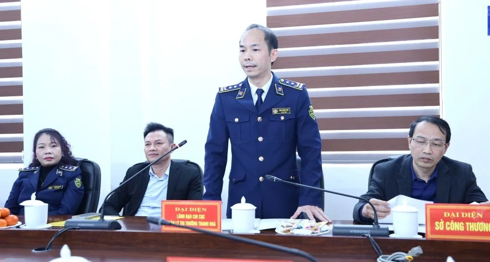 Phó Chủ tịch Thường trực UBND tỉnh Mai Xuân Liêm thăm, chúc Tết các đơn vị làm nhiệm vụ thiết yếu dịp Tết