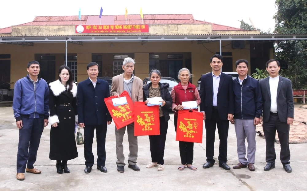 Lãnh đạo Liên minh HTX Việt Nam thăm, tặng quà Tết các địa phương tại Thanh Hóa