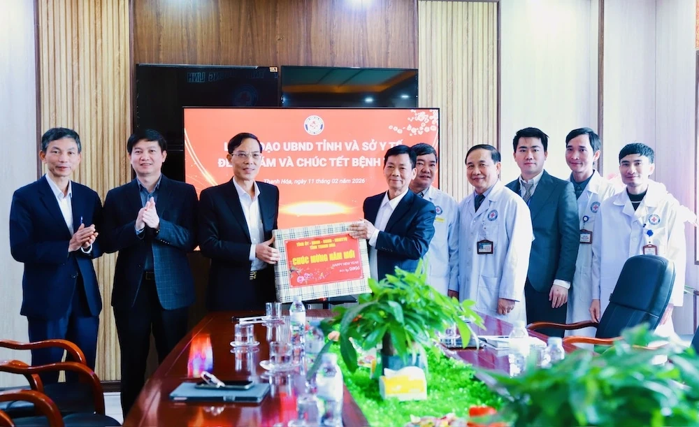 Phó Chủ tịch UBND tỉnh Đầu Thanh Tùng thăm, chúc Tết tại các bệnh viện