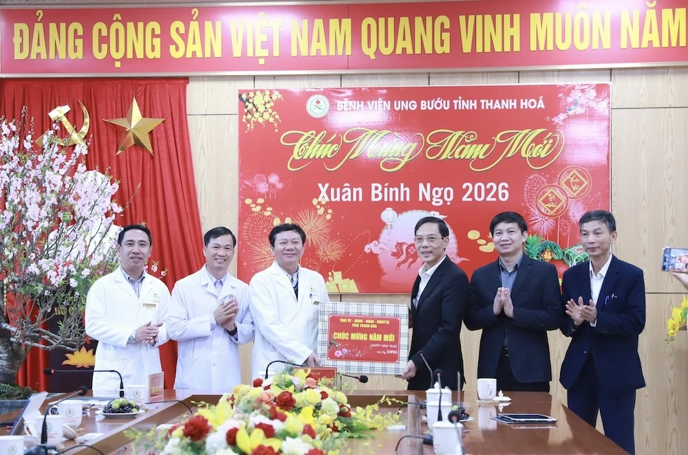Phó Chủ tịch UBND tỉnh Đầu Thanh Tùng thăm, chúc Tết tại các bệnh viện