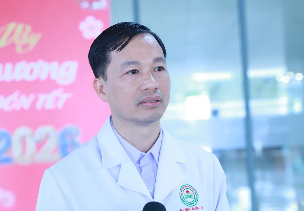 Chuyến xe yêu thương đưa người bệnh về quê ăn Tết