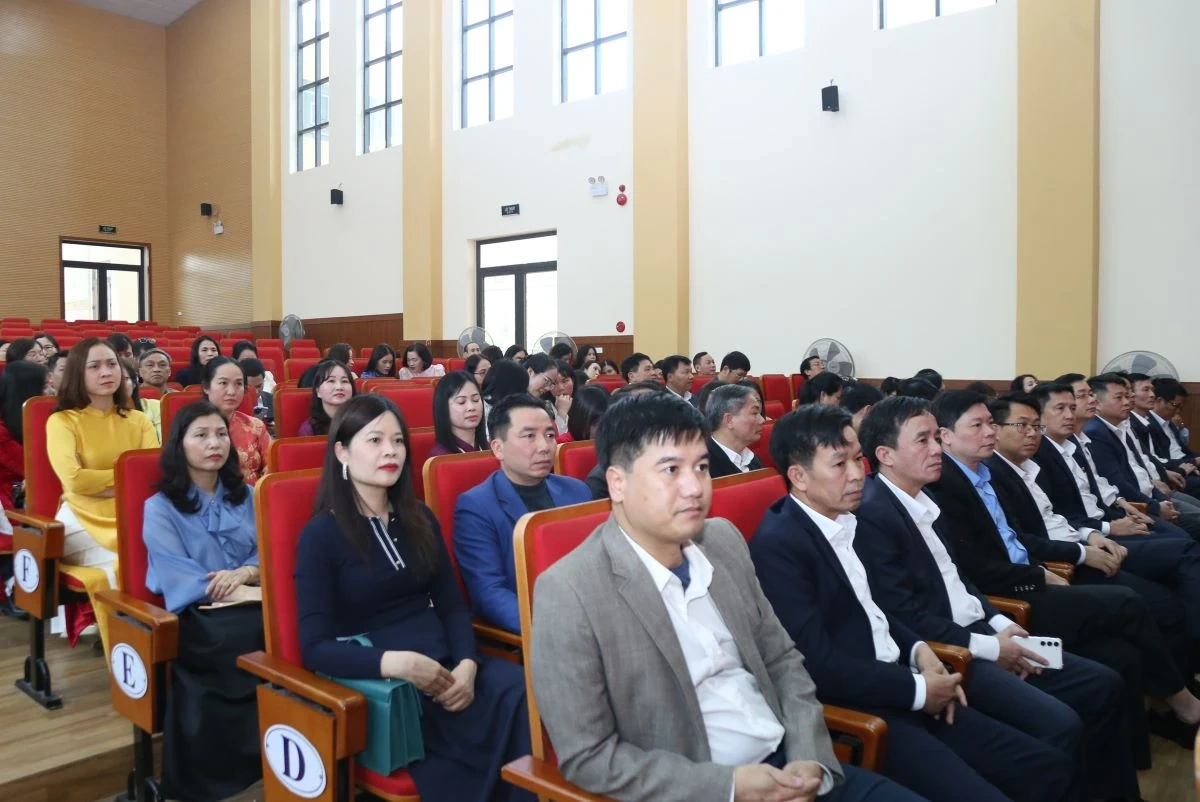 Trao Quyết định bổ nhiệm Hiệu trưởng Trường ĐH Hồng Đức và Trường CĐ Nông nghiệp Thanh Hóa