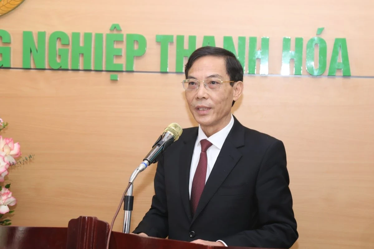 Trao Quyết định bổ nhiệm Hiệu trưởng Trường ĐH Hồng Đức và Trường CĐ Nông nghiệp Thanh Hóa