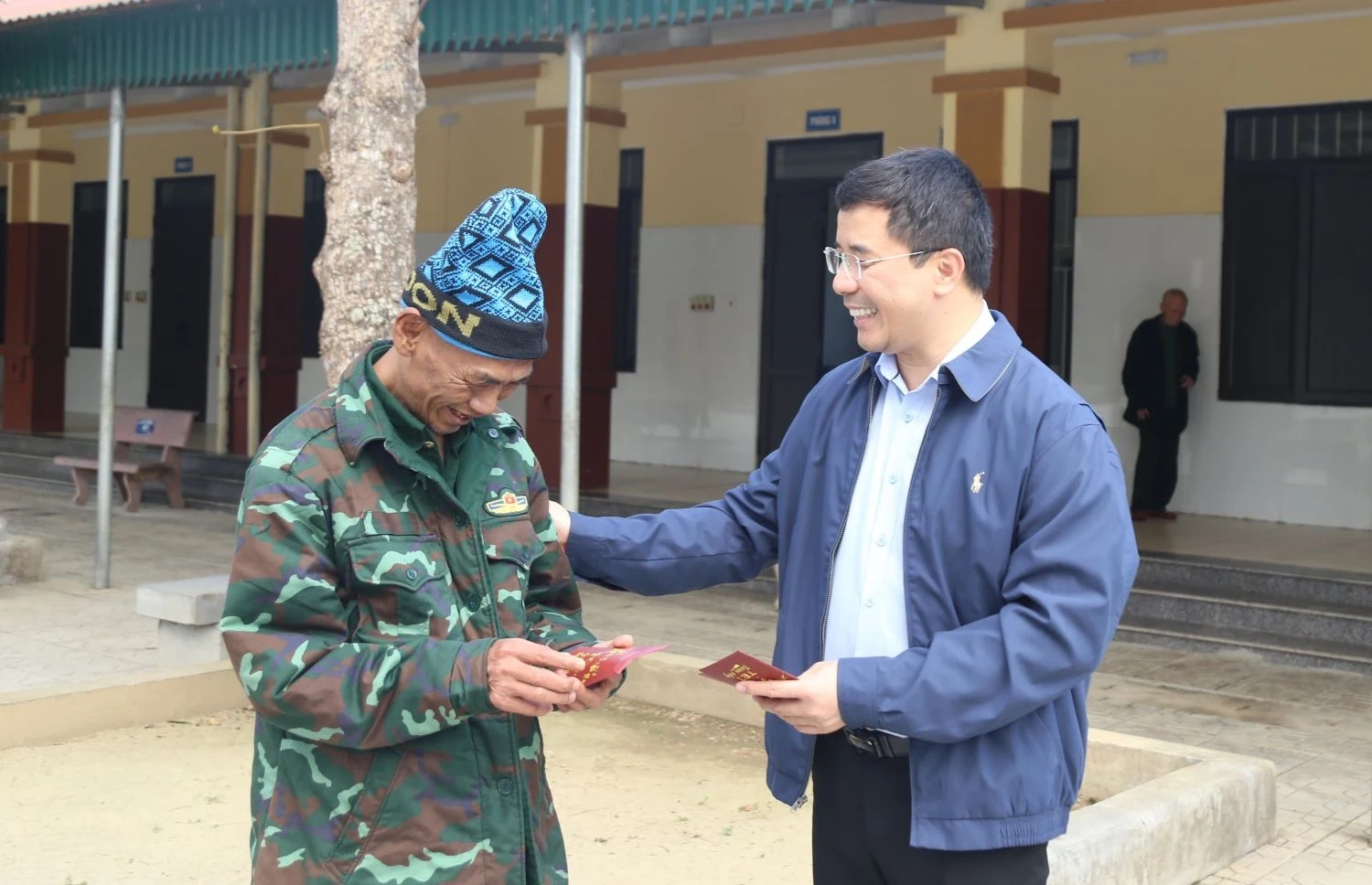 Phó Bí thư Thường trực Tỉnh ủy Nguyễn Hồng Phong thăm, chúc tết Trung tâm Nuôi dưỡng, điều dưỡng người có công Thanh Hóa và Bệnh viện Đa khoa Hà Trung