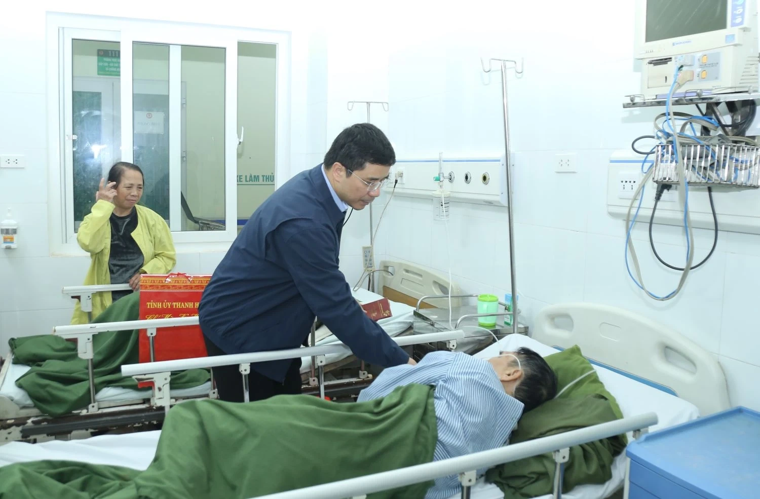 Phó Bí thư Thường trực Tỉnh ủy Nguyễn Hồng Phong thăm, chúc tết Trung tâm Nuôi dưỡng, điều dưỡng người có công Thanh Hóa và Bệnh viện Đa khoa Hà Trung