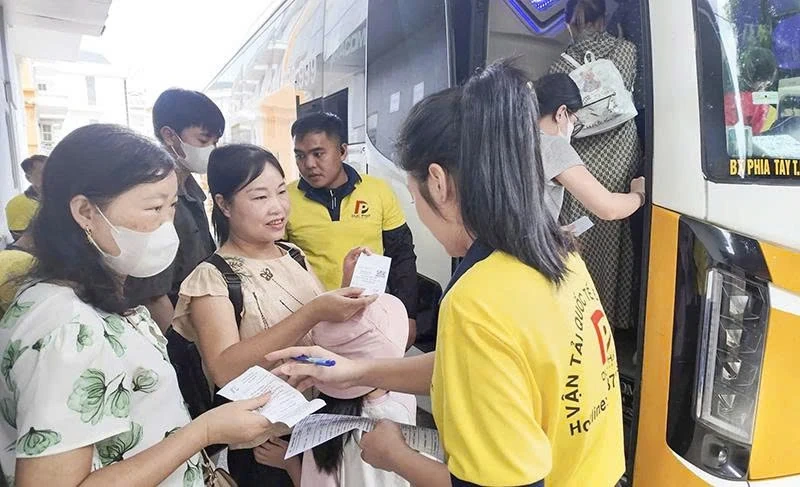 Tạo sự yên tâm khi sử dụng dịch vụ vận tải hành khách bằng xe ô tô