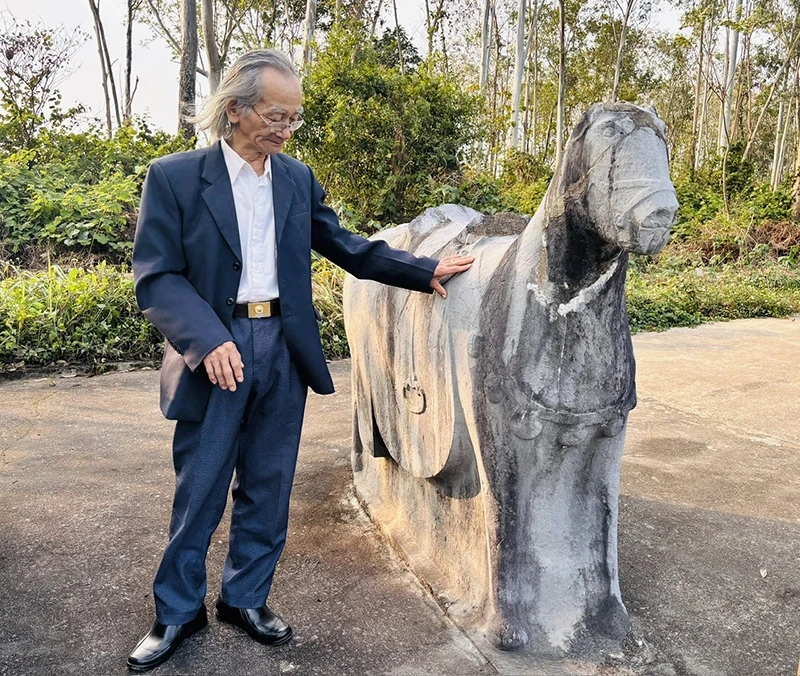 Bóng ngựa trên miền di tích