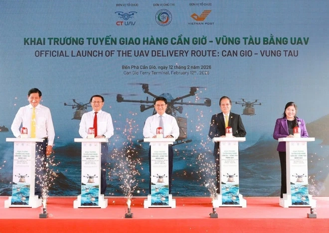 Lần đầu tiên triển khai UAV giao hàng xuyên biển ở Việt Nam