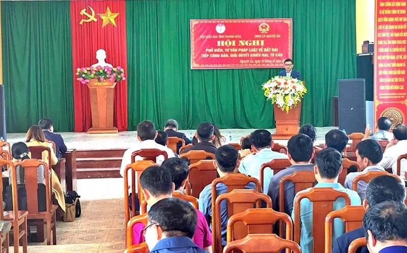 “Cầu nối” đưa pháp luật đến với người dân
