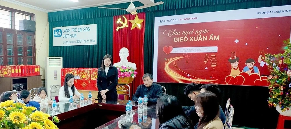 Hyundai Lam Kinh trao quà tết tới các em nhỏ tại Làng trẻ em SOS Thanh Hóa
