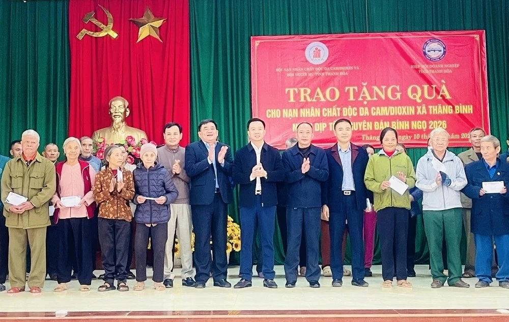 Hiệp hội Doanh nghiệp tỉnh tặng quà Tết cho người có hoàn cảnh khó khăn