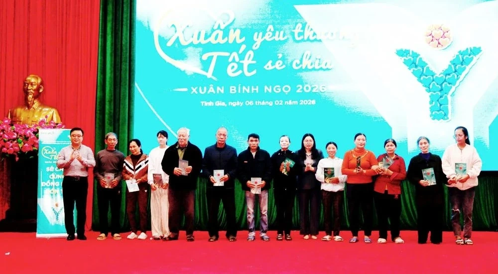 Phường Tĩnh Gia: Nhiều hoạt động chăm lo Tết cho gia đình chính sách, hộ nghèo