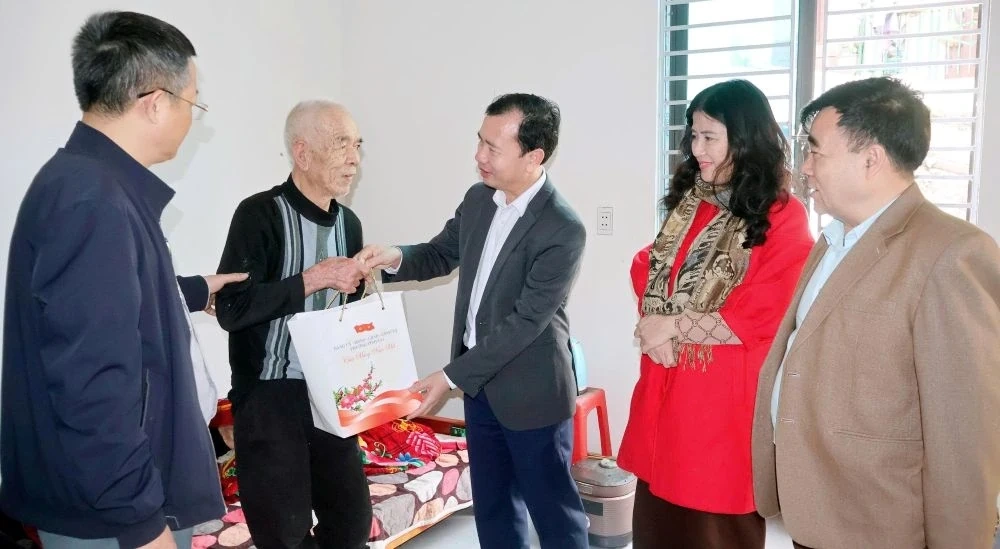 Phường Tĩnh Gia: Nhiều hoạt động chăm lo Tết cho gia đình chính sách, hộ nghèo