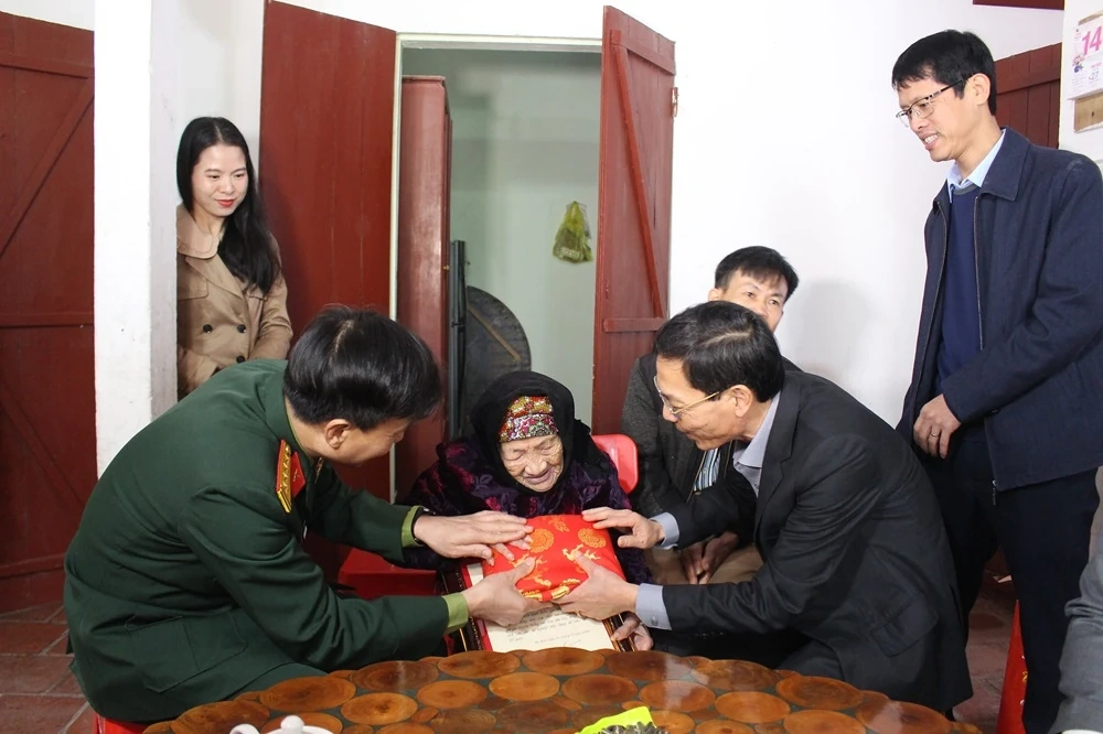 Phó Chủ tịch UBND tỉnh Đầu Thanh Tùng kiểm tra tình hình sản xuất, đời sống Nhân dân các xã Lưu Vệ, Nông Cống