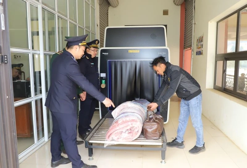 Chống buôn lậu, gian lận thương mại, hàng cấm qua Cửa khẩu quốc tế Na Mèo dịp Tết