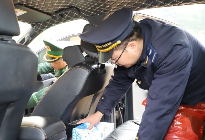 Chống buôn lậu, gian lận thương mại, hàng cấm qua Cửa khẩu quốc tế Na Mèo dịp Tết