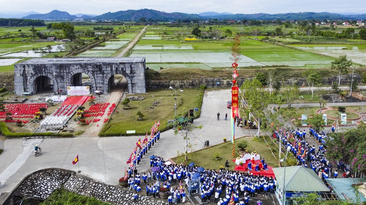 Tái hiện lễ thượng nêu, gìn giữ hồn Tết Việt tại Thành Nhà Hồ
