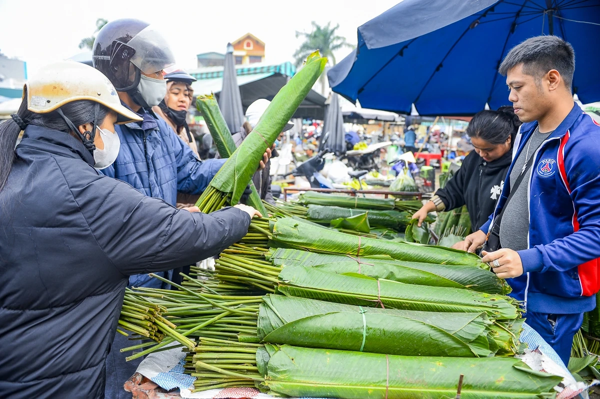 Lá dong, lạt giang rộn ràng về phố