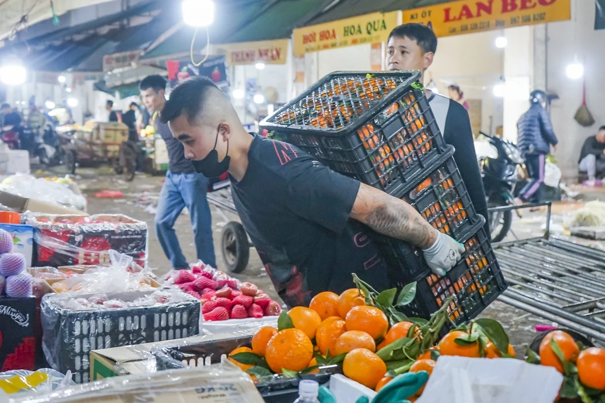 Đêm ở chợ đầu mối lớn nhất xứ Thanh trước thềm năm mới