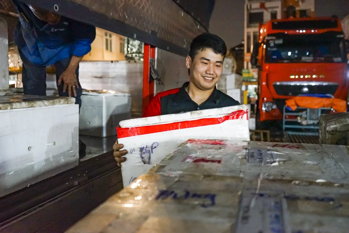 Đêm ở chợ đầu mối lớn nhất xứ Thanh trước thềm năm mới