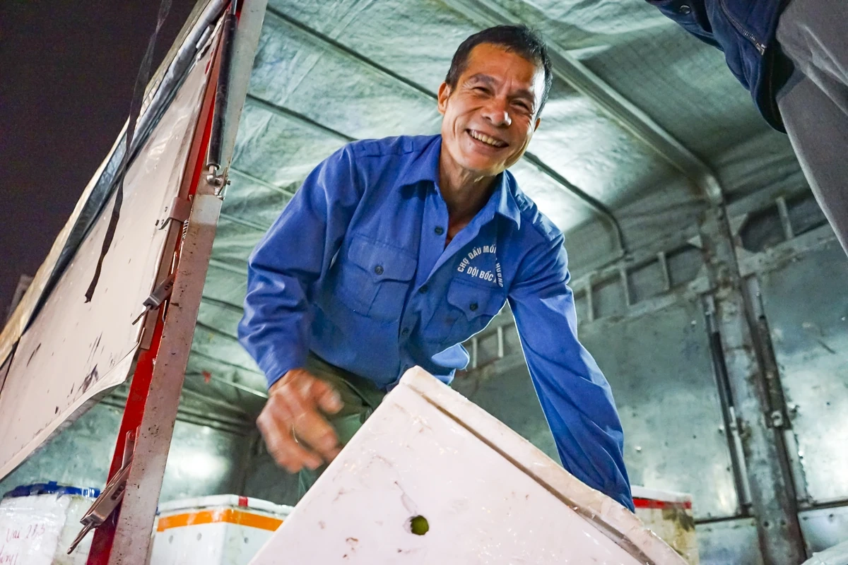 Đêm ở chợ đầu mối lớn nhất xứ Thanh trước thềm năm mới