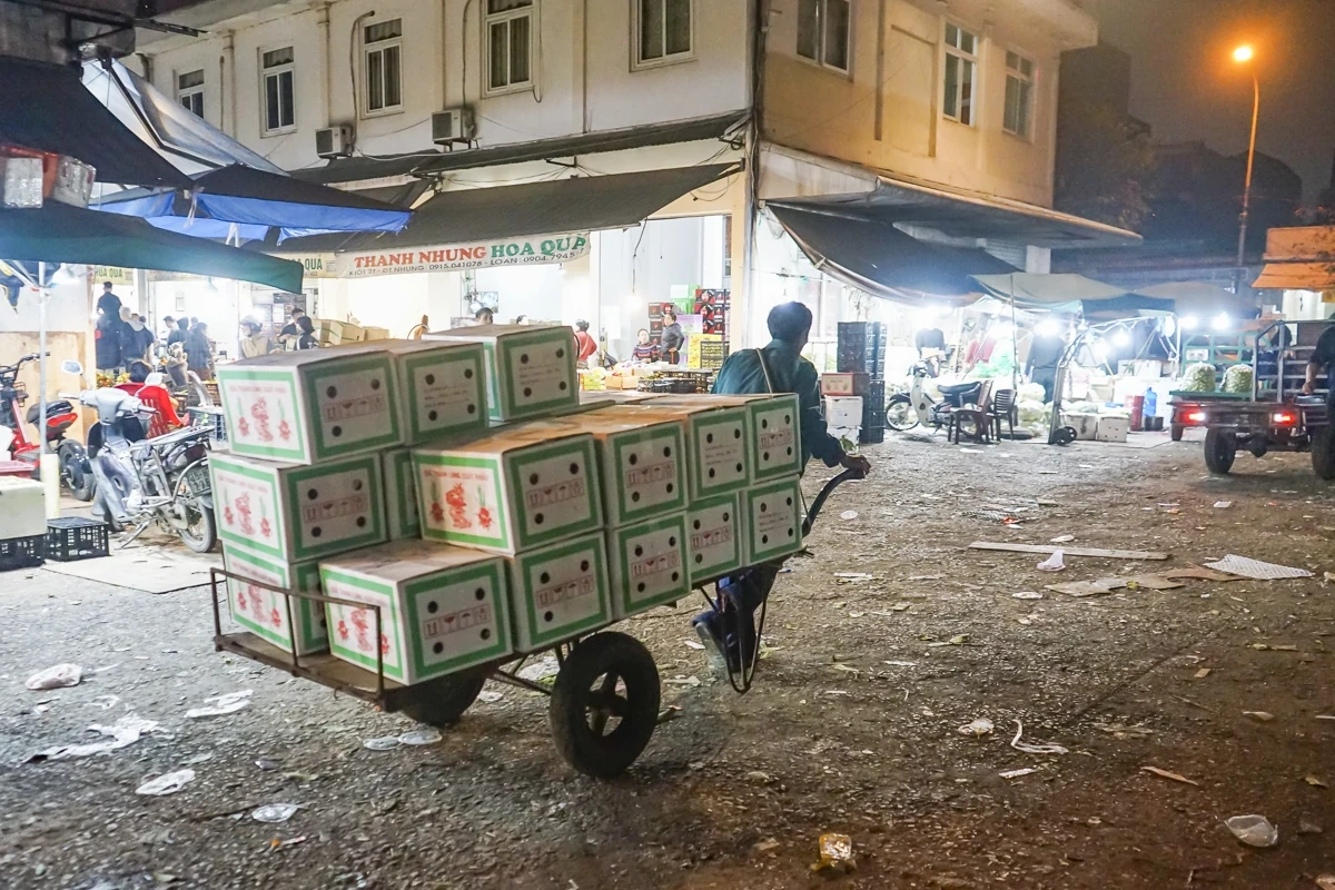 Đêm ở chợ đầu mối lớn nhất xứ Thanh trước thềm năm mới