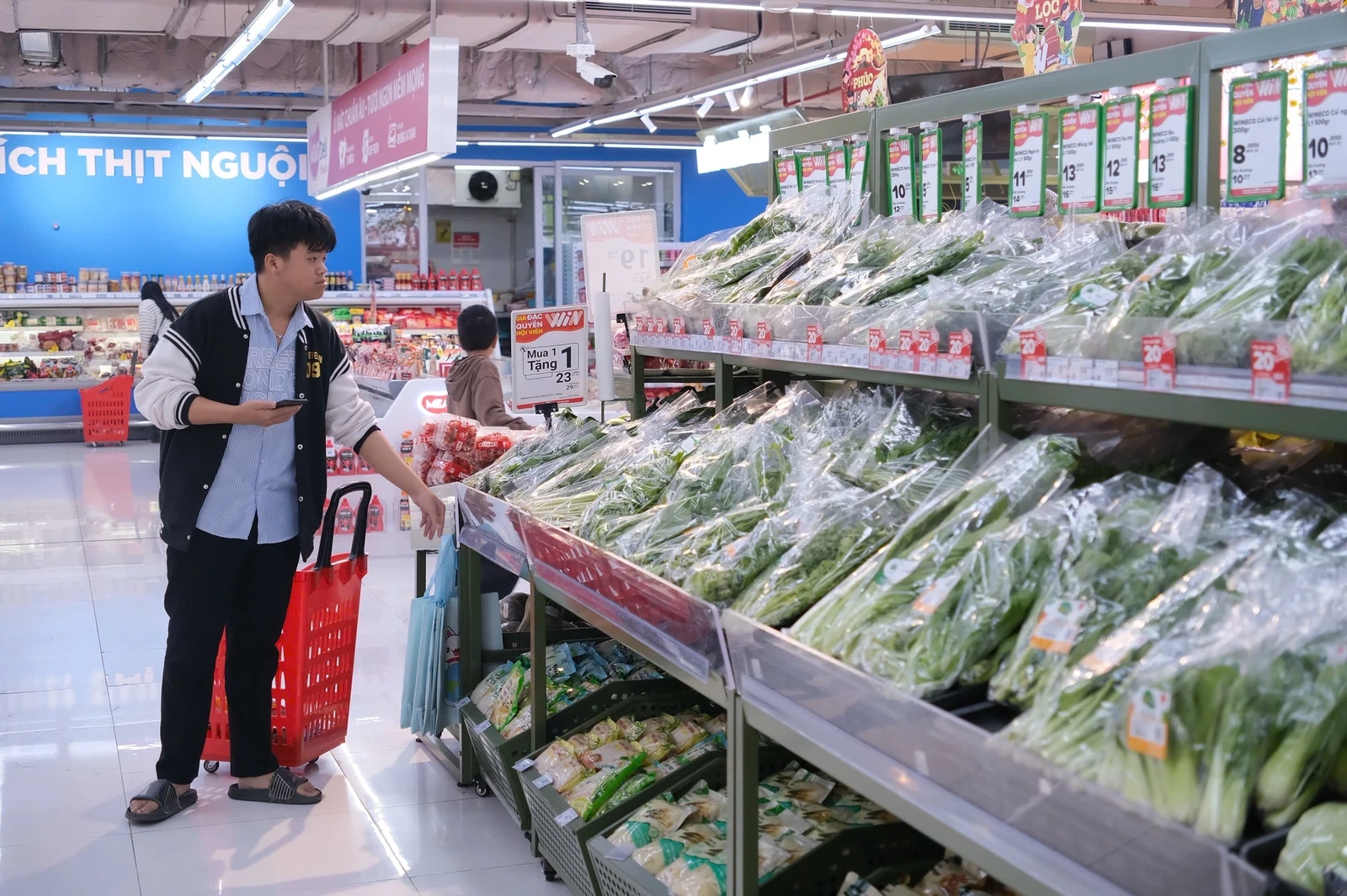 Từ cao điểm mua sắm đến tiêu dùng bền vững: Những chuyển động của thị trường ngày giáp Tết