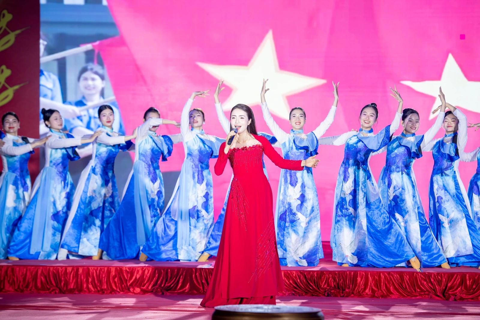 “Tưng bừng sắc xuân - Rộn ràng niềm tin” - bản hòa ca mùa xuân dâng Đảng