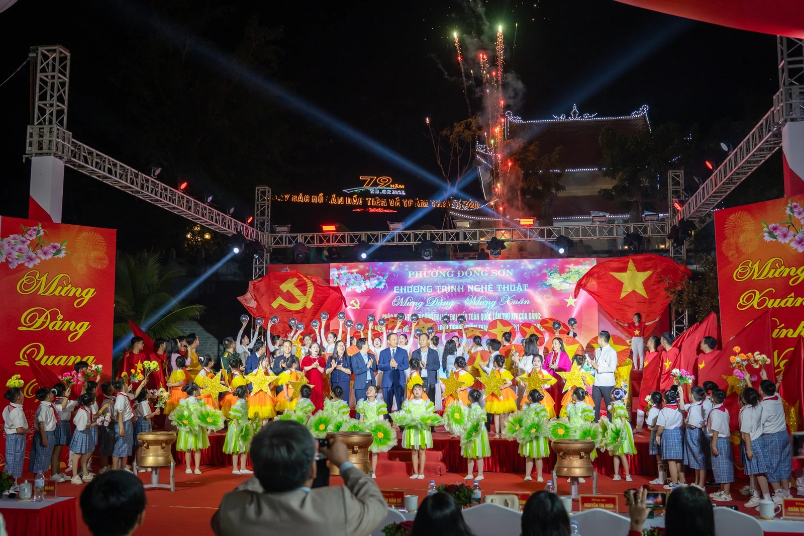 “Tưng bừng sắc xuân - Rộn ràng niềm tin” - bản hòa ca mùa xuân dâng Đảng