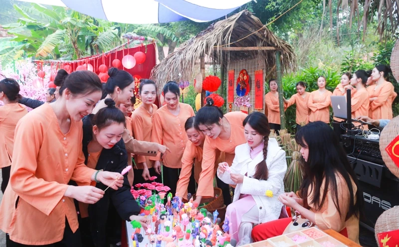 Rộn ràng không khí Tết xưa làng cổ Đông Sơn