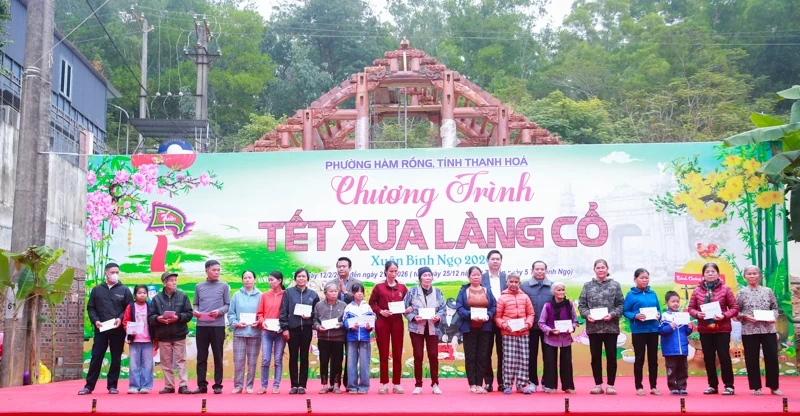 Rộn ràng không khí Tết xưa làng cổ Đông Sơn