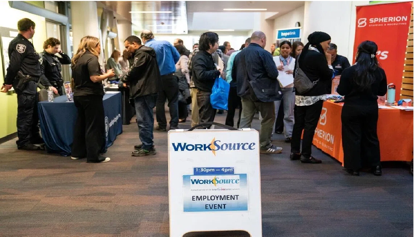 Mỹ: Tăng trưởng việc làm vượt kỳ vọng nhưng rủi ro suy yếu vẫn hiện hữu