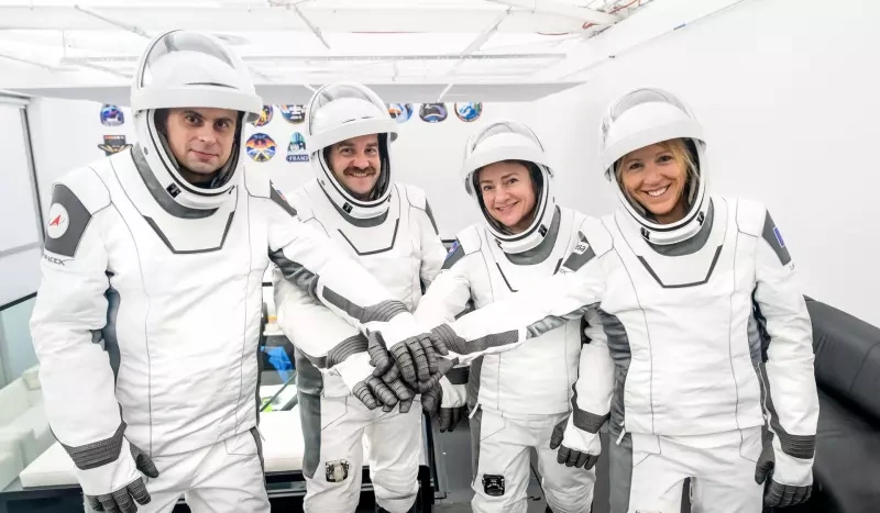 Tàu vũ trụ Dragon Crew-12 của SpaceX kết nối với trạm vũ trụ quốc tế ISS