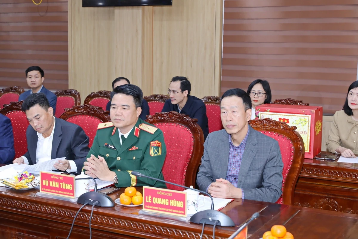 Bí thư Tỉnh ủy Nguyễn Doãn Anh kiểm tra công tác chăm lo Tết, dự ra quân sản xuất đầu xuân tại phường Bỉm Sơn