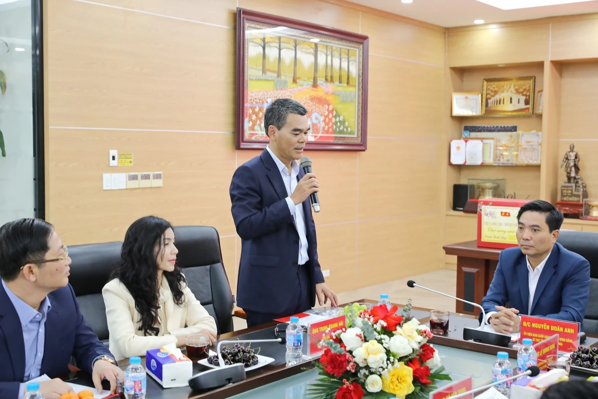 Bí thư Tỉnh ủy Nguyễn Doãn Anh kiểm tra công tác chăm lo Tết, dự ra quân sản xuất đầu xuân tại phường Bỉm Sơn