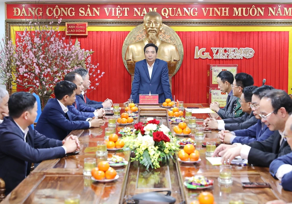 Bí thư Tỉnh ủy Nguyễn Doãn Anh kiểm tra công tác chăm lo Tết, dự ra quân sản xuất đầu xuân tại phường Bỉm Sơn