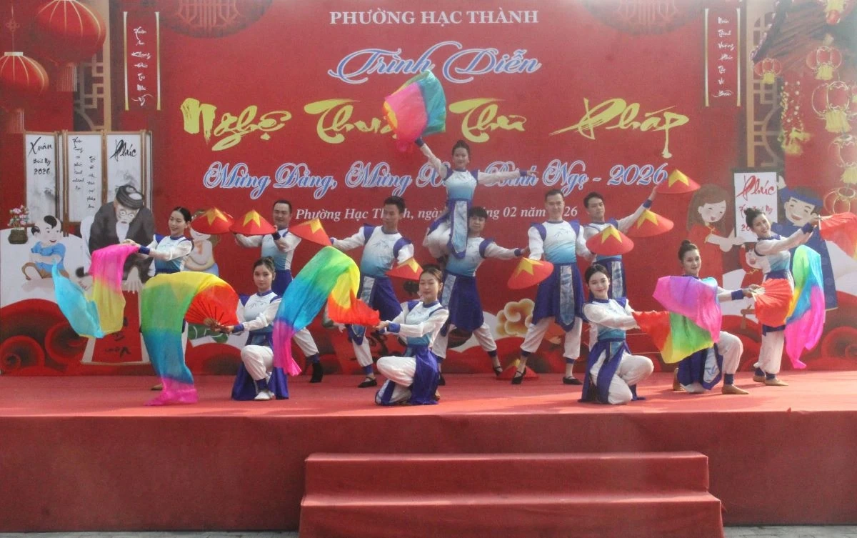 Phường Hạc Thành tổ chức trình diễn nghệ thuật thư pháp Xuân Bính Ngọ 2026