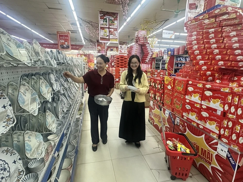 Hàng hóa dồi dào, giá cả ổn định những ngày đầu năm mới