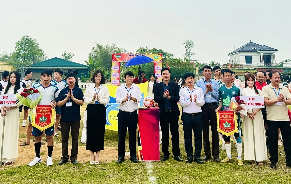 Khai mạc Giải bóng đá xã An Nông lần thứ nhất tranh cúp Hoàng Đông 2026