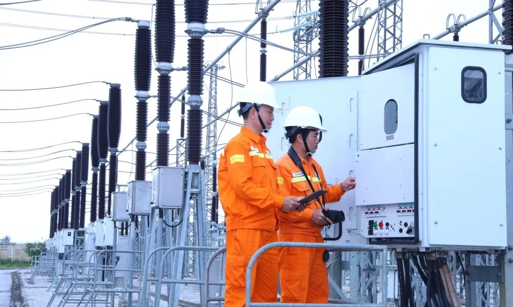 Nhà máy “đỏ lửa” xuyên Tết