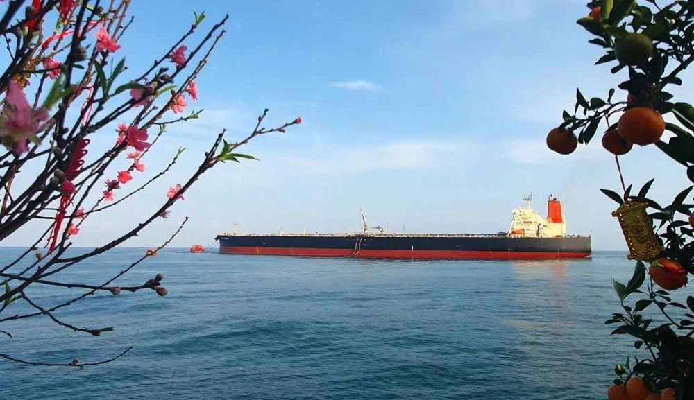 Nhà máy “đỏ lửa” xuyên Tết