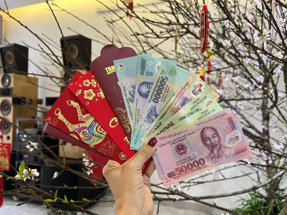 Lì xì đầu năm: Những chuyện cười ra nước mắt